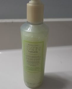 Mary Kay Satin Hands White Tea and Citrus Scrub.